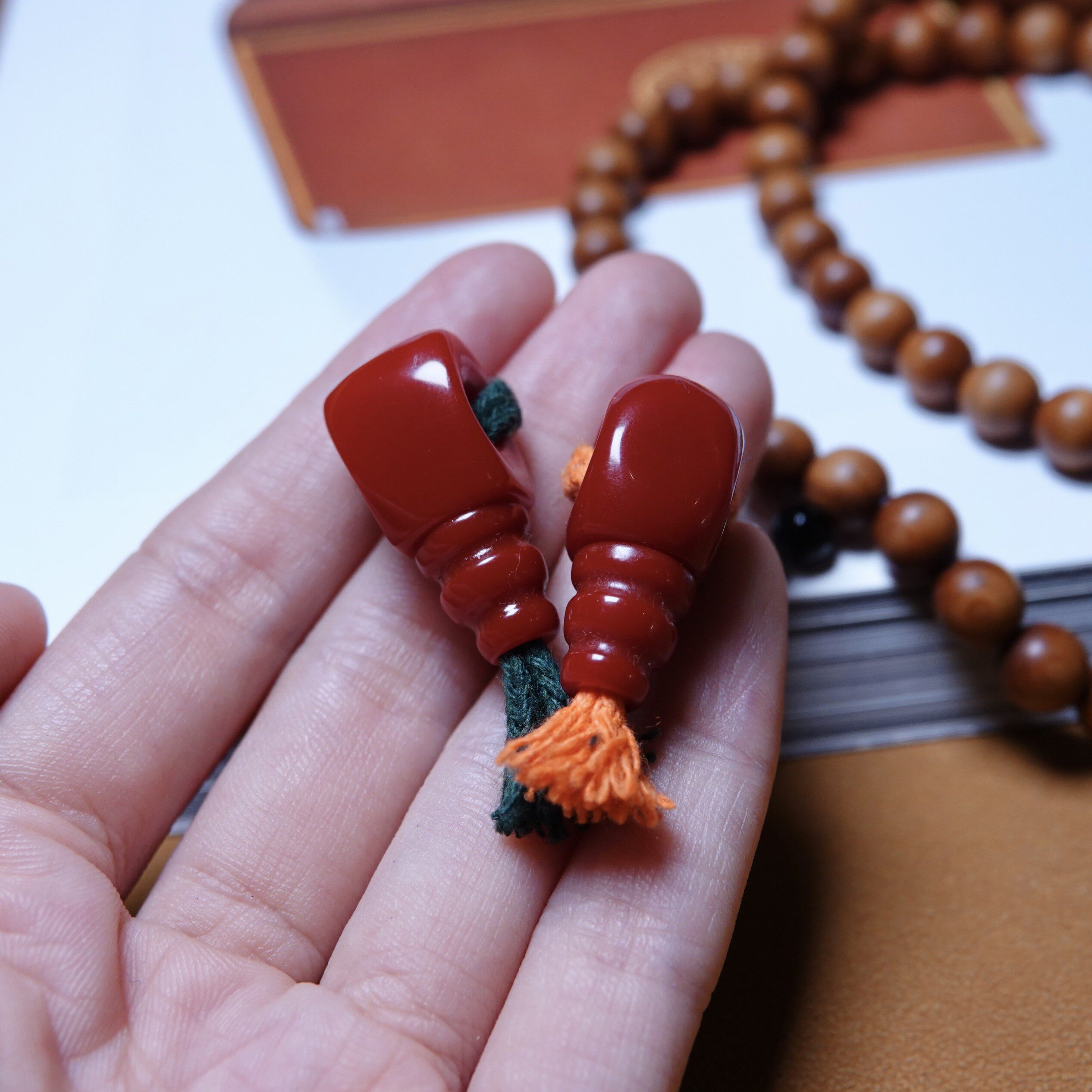 超润纯手工牛血红树脂料器分体式佛头三通文玩手工念珠束尾百搭