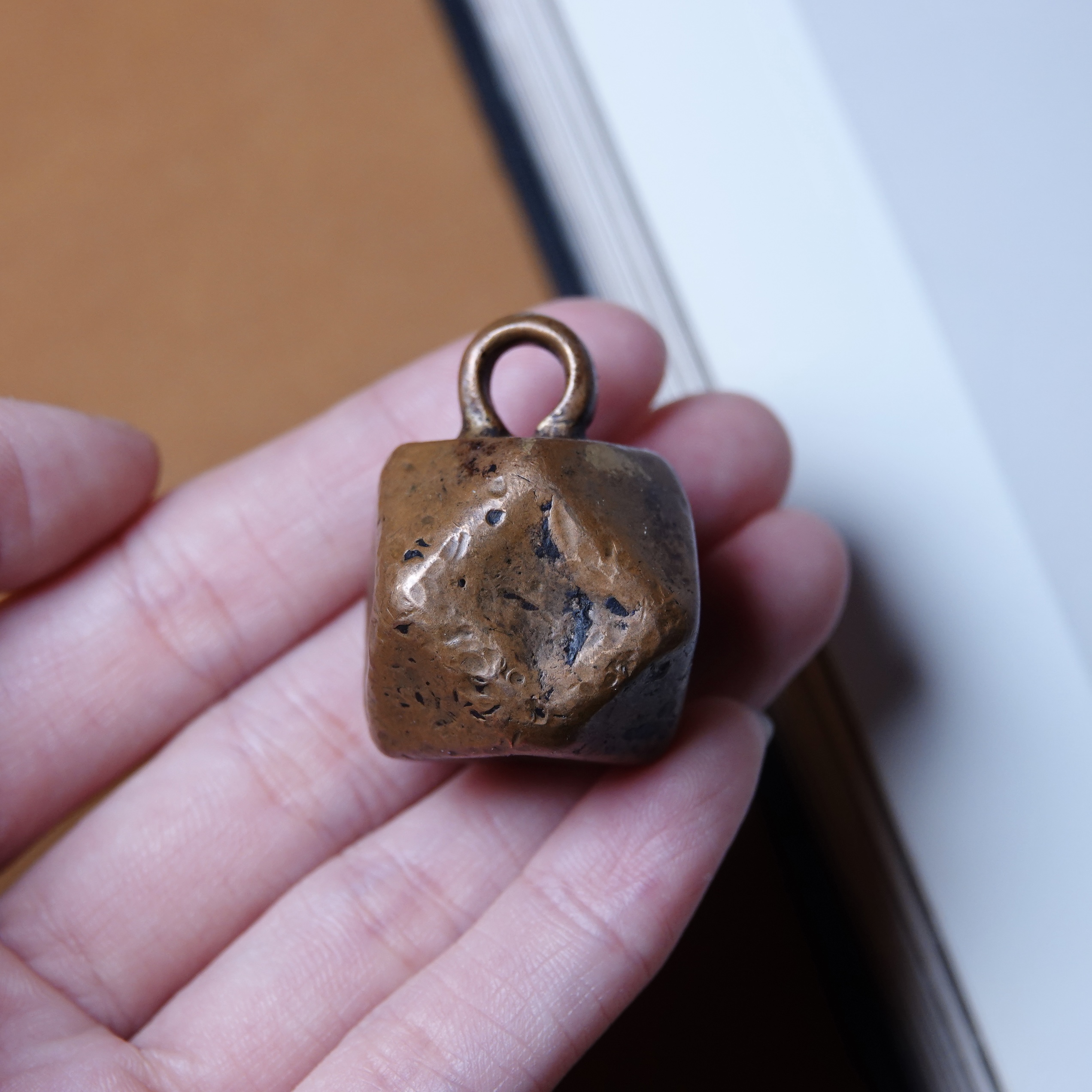 老黄铜实心八棱布鲁头挂件文玩纯手工随身挂件可改托甲三通佛头