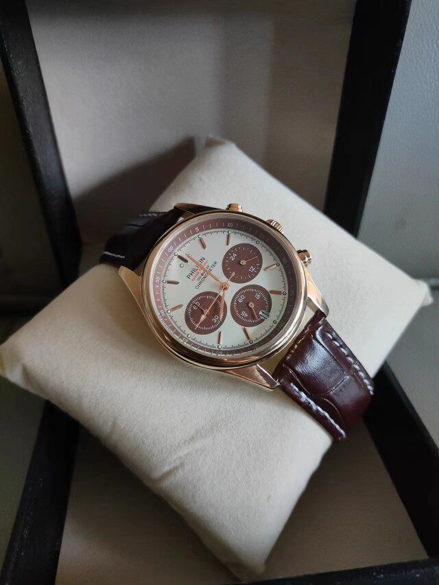 小宋佳同款手表女士百搭熊猫眼高级感轻奢巧克力皮表三眼六针日历