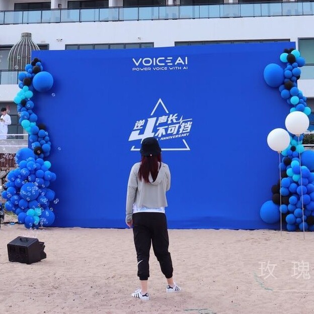 桁架背景墙搭建会场地布置气球鲜花装饰周年婚礼庆典玫瑰小镇花坊