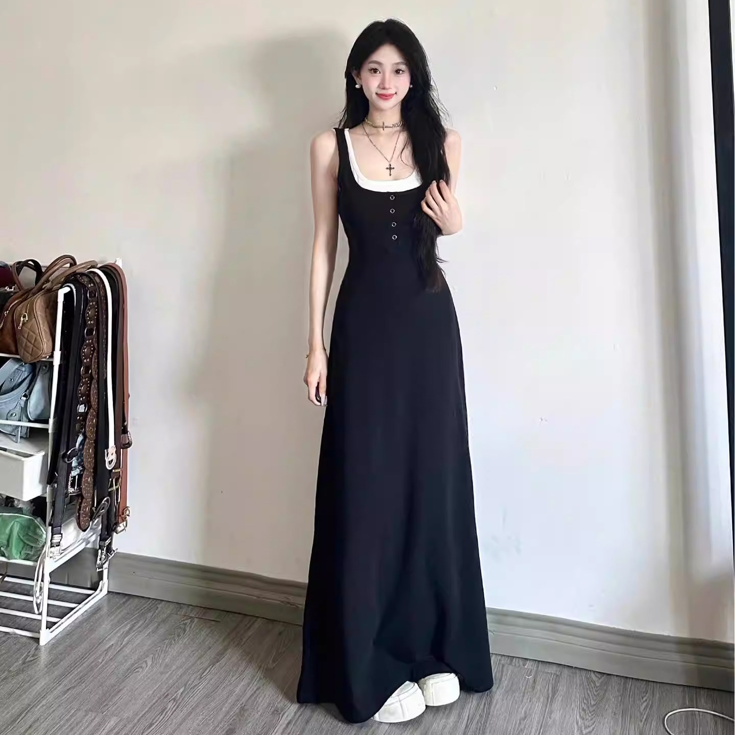 辣妹假两件设计感小众收腰显瘦a字长裙子黑色无袖吊带背心连衣裙