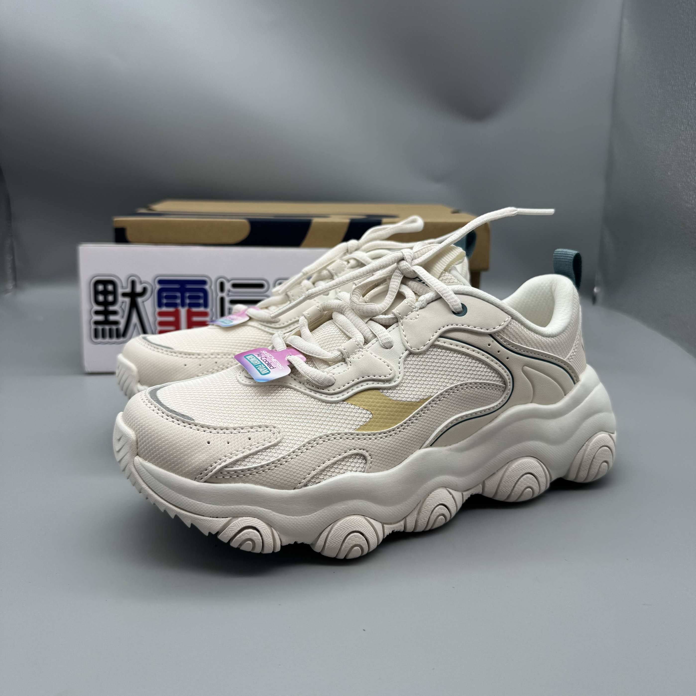 Skechers斯凯奇新款女子啵啵熊轻质运动鞋拼接厚底老爹鞋896246