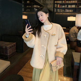 高阶减龄100全羊毛皮草宽松圆领外套 牛角扣精致包边羊羔皮毛上衣