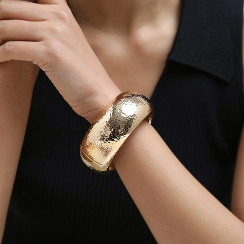 锤纹复古手镯金属质感高级夸张宽边弹簧光面女欧美风轻奢braclet