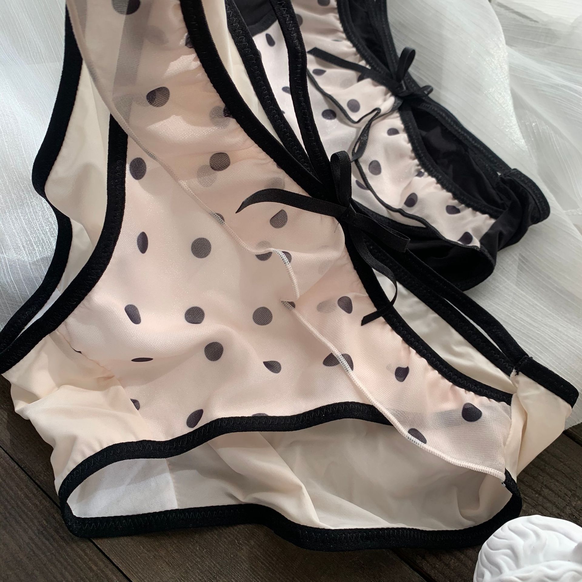 珠光波点牛奶丝飞边纯欲性感内裤