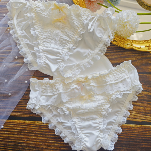 2024秋上新日系可爱内裤泡泡料奶黄软萌蕾丝舒适大码三角裤女系带