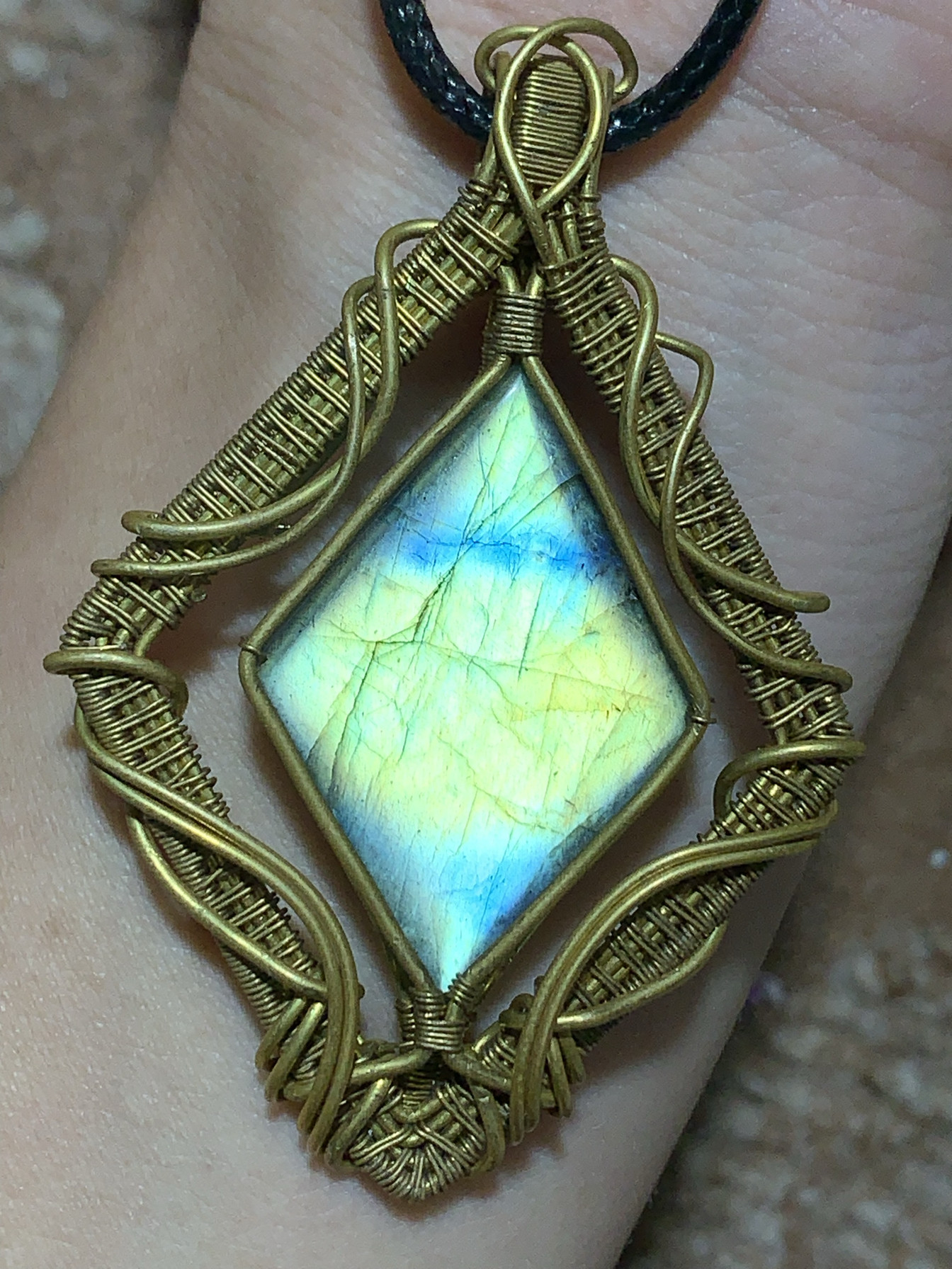 拉长石吊坠手工绕线编织包边精品彩虹蓝黄金绿色月亮椭圆水滴方