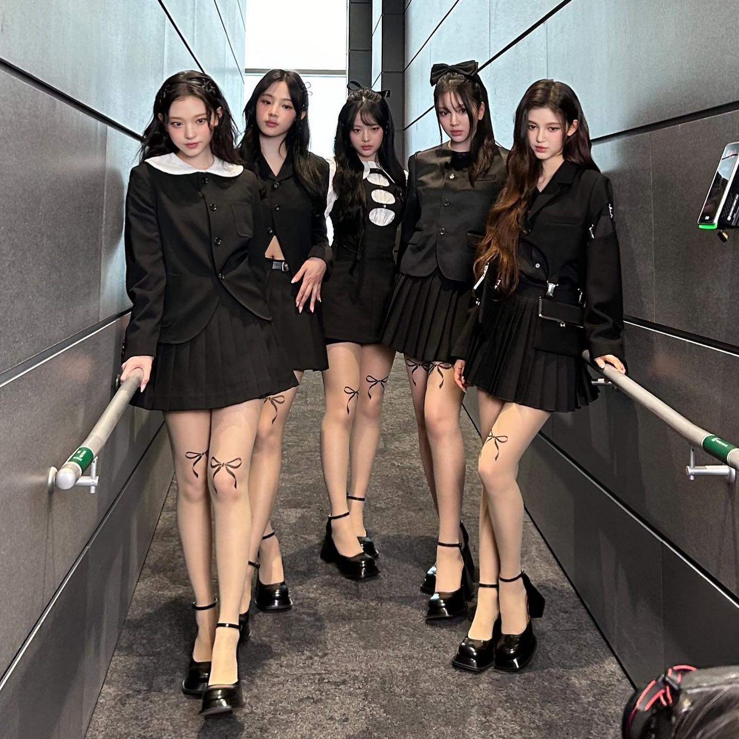 NewJeans韩国女团明星可爱光腿神器爱心芒星蝴蝶结纹身图案丝袜