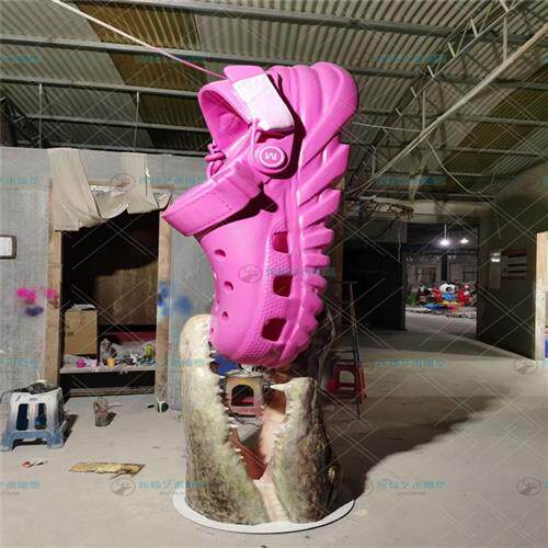 玻璃钢鳄鱼树脂工艺品创意雕塑户外步行街景区网红打卡地雕塑装饰
