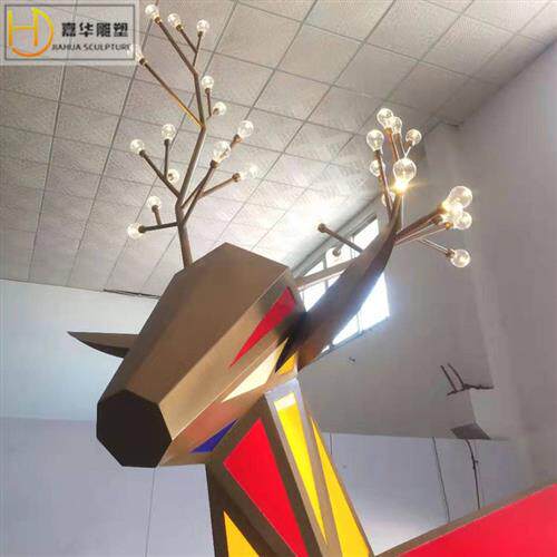不锈钢动物雕塑切面内发光抽象鹿雕塑商场装饰彩绘几何鹿摆件制作