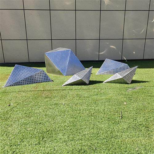 不锈钢镂空镜面石头景观雕塑装饰酒店水池花园草地落地摆件工艺