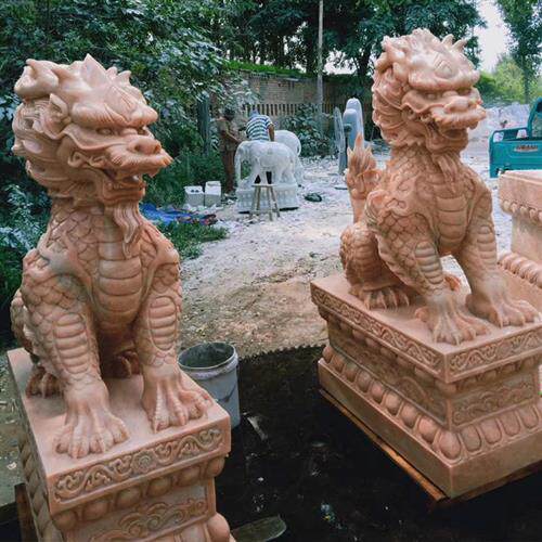 石雕晚霞红麒麟一对商场酒店工艺品摆件墓地寺院麒麟雕塑