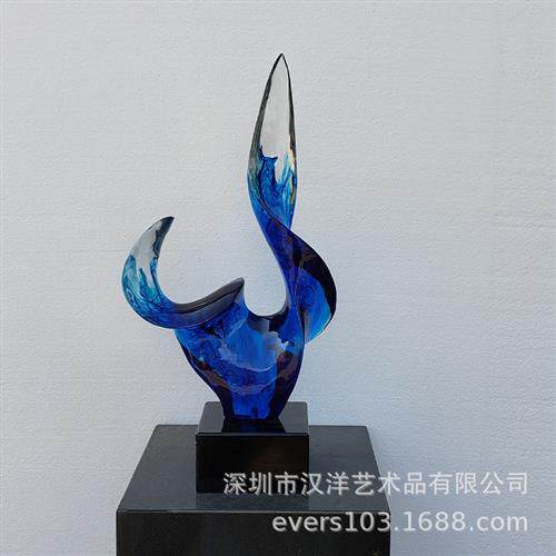新款简约家居摆饰样板房装饰品摆件抽象蓝色透明树脂仿琉璃雕塑