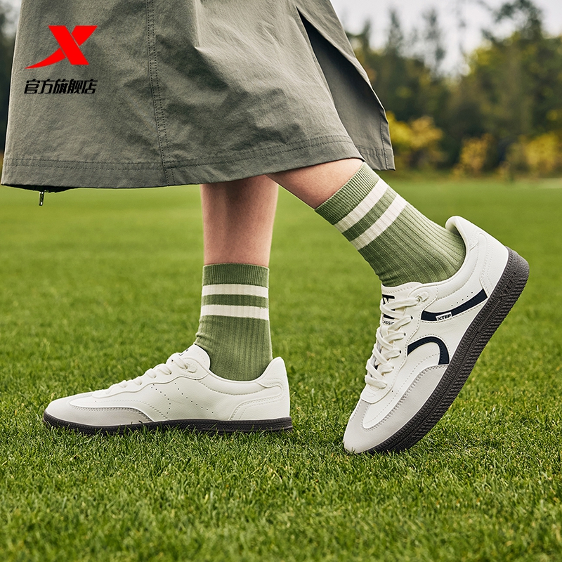 特步德训鞋女板鞋赛车鞋