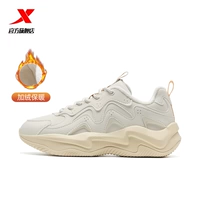 Белый песок серого цвета 【самка】