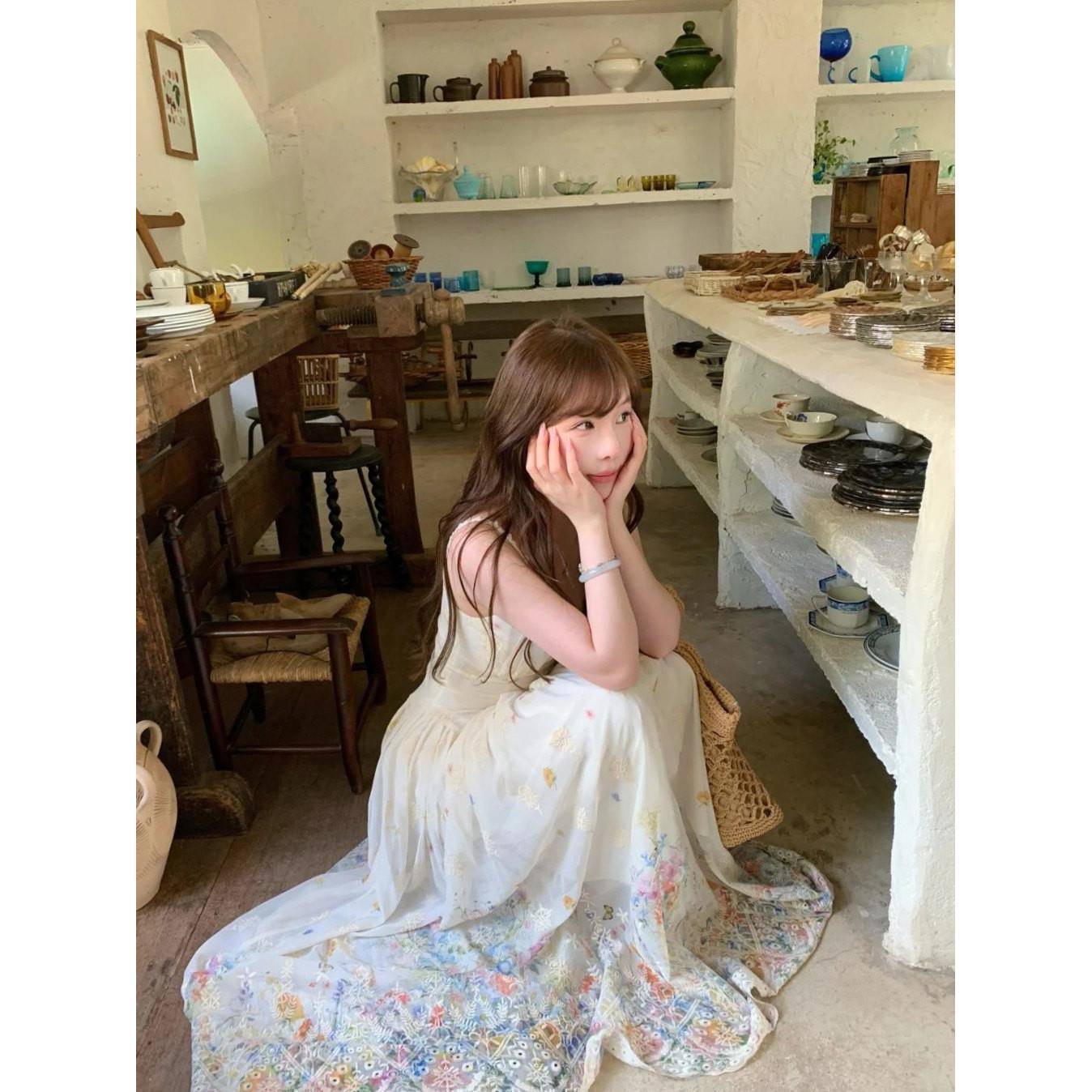 海边度假重工刺绣吊带连衣裙女夏季收腰显瘦夏日绝美碎花长裙