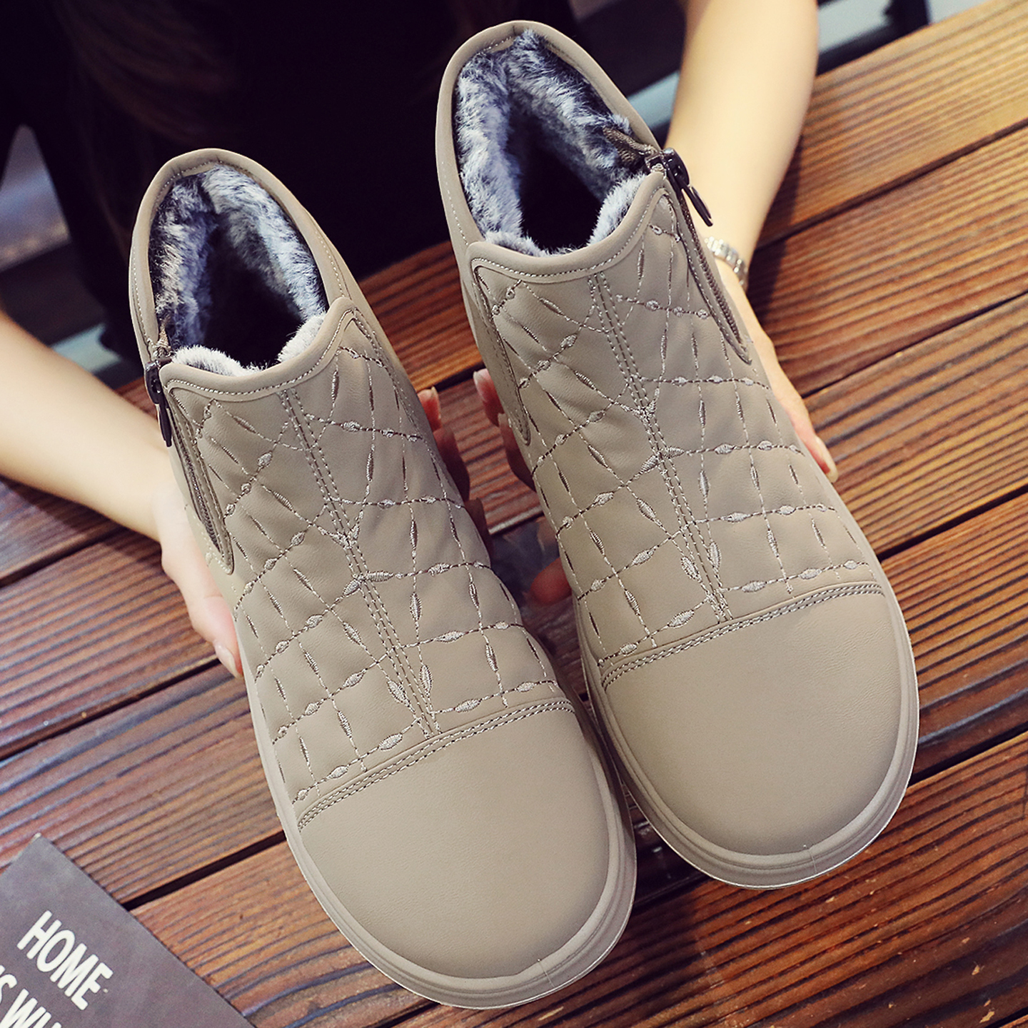 女防水防滑加绒保暖厚底雪地靴子