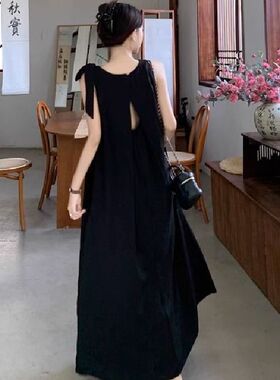 黑色吊带连衣裙女2025夏季新款设计感露背无袖蝴蝶结绑带气质长裙