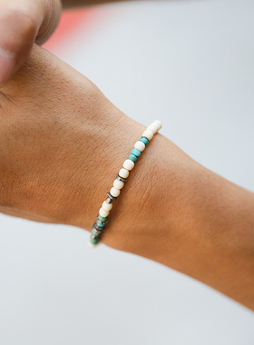 黄铜珠银徽章抛光水牛骨珠子手环