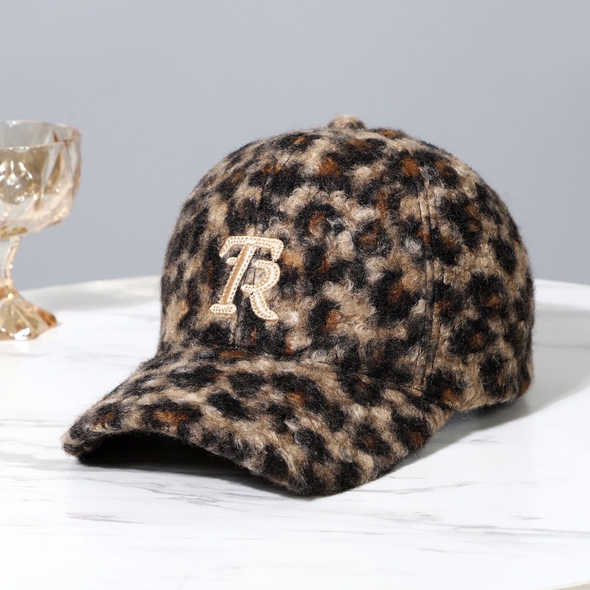 2025新款秋冬季毛呢棒球帽子女豹纹高级感遮脸鸭舌帽保暖时尚