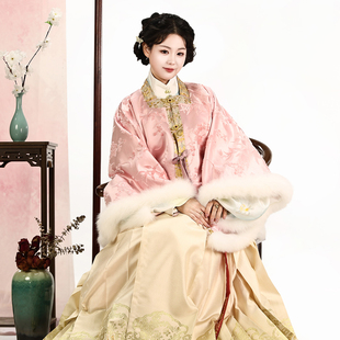 丨簪花阁汉服定制丨粉色非遗手工漳缎方领袄秋冬款狐狸毛短袄
