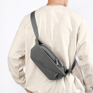 高颜值休闲简约风男士胸包运动防水腰包时尚便携小巧防泼水斜挎包