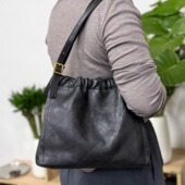 转山头层牛皮水染植鞣真皮单肩大容量菱格绣线通勤小香风女包