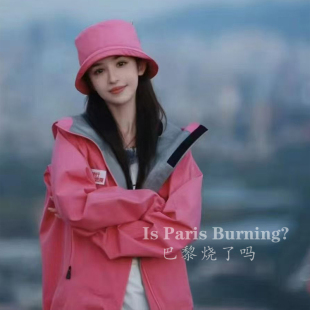 颜色巨好看，拍照秒爱！玫红色冲锋衣户外风衣外套上衣女