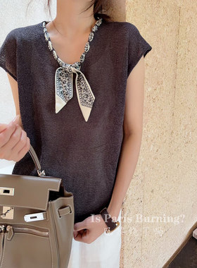 蚕丝围巾和纸纱上衣！夏季设计感V领时髦百搭针织上衣女