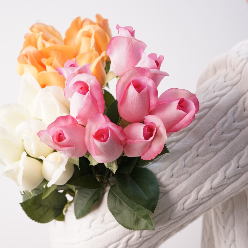 奶油风手感保湿9枝扎玫瑰花蕾仿真花绢布拍摄道具情人节装饰