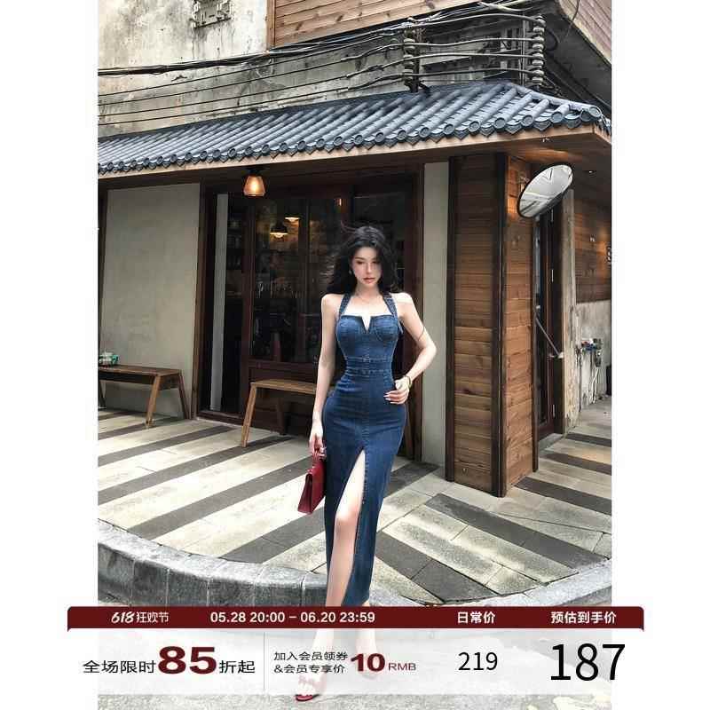 灰尘邓邓 牛仔挂脖连衣裙女2025夏季辣妹开叉包臀长裙抹胸裙子