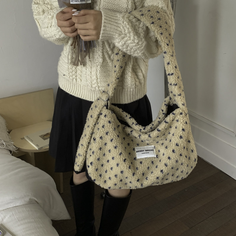 松弛感毛呢包包女2025新款休闲大容量斜挎包秋冬季毛绒单肩通勤包,箱包皮具/热销女包/男包,托特包,淘宝优惠券,粉丝福利购,淘宝优惠卷