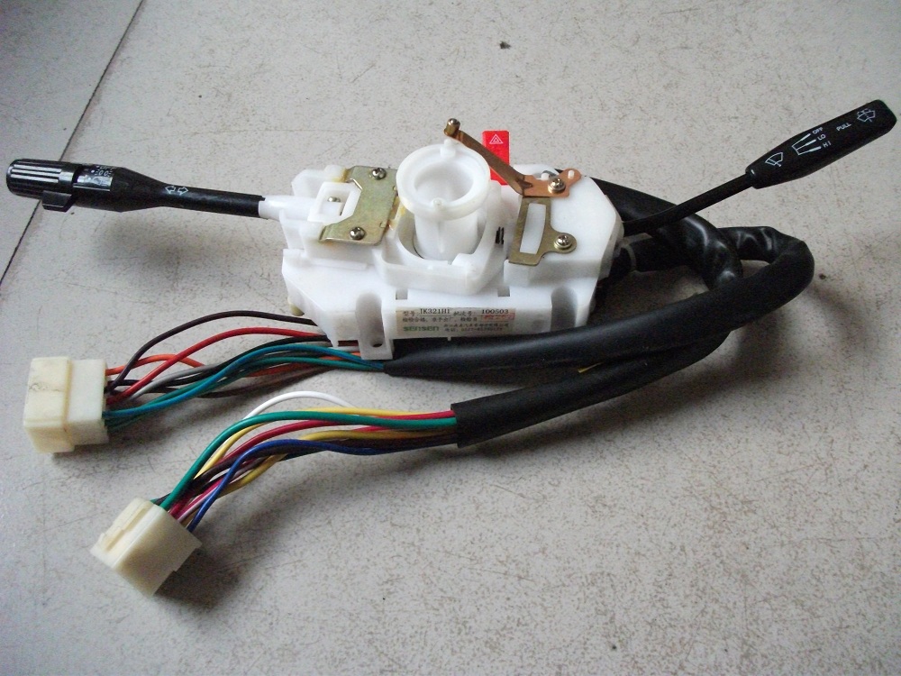 适用于唐骏欧铃欧腾金利卡赛菱小宝马福星转向大灯开关组合开关