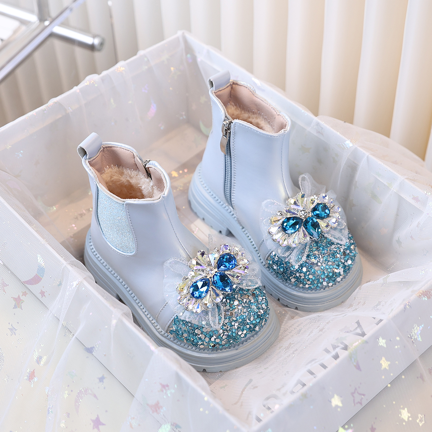 品牌女童靴子2025冬季新款小女孩短靴爱莎公主水晶靴新年配拜年服