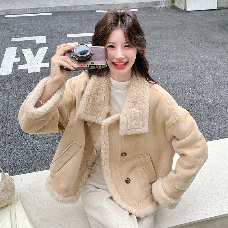 奶黄色温柔风麂皮绒羊羔毛外套女秋冬2025新款甜美可爱超好看棉服,女装皮草,2D113