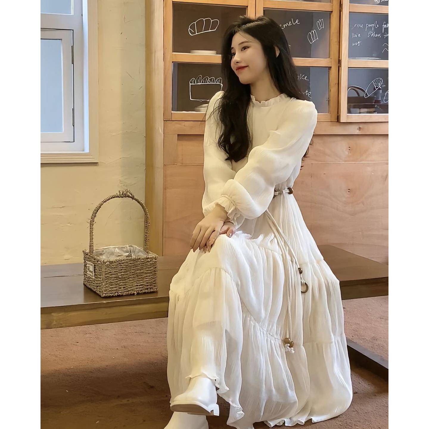 法式温柔风蕾丝连衣裙女秋冬季茶歇高级感加绒加厚气质显瘦长裙子