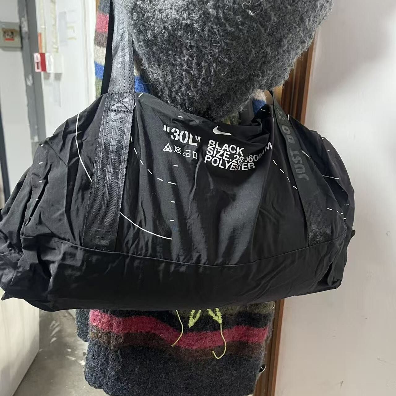 NIKE耐克男多功能折叠运动机能包大容量运动斜挎包拎包BG050-010A
