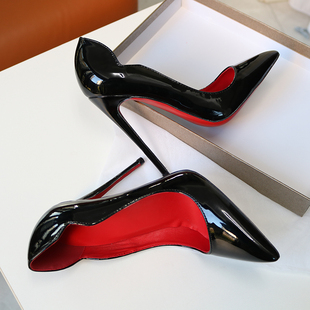 床上小大码 尖头细跟浅口黑色亮皮法式 模特13CM 红里红底高跟鞋 V口