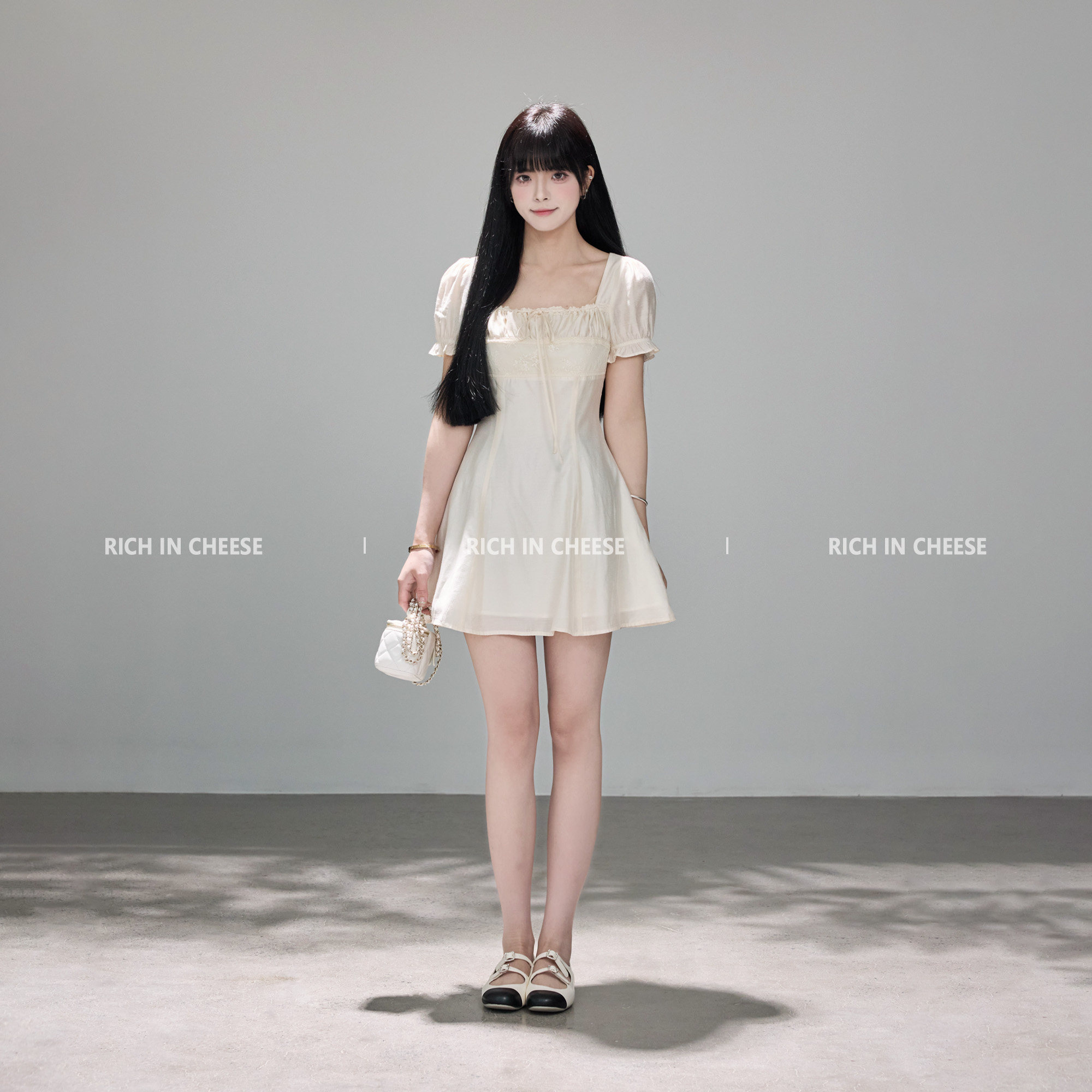 RICHINCHEESE 杏枝来信 法式气质方领雪纺设计氛围感收腰连衣裙