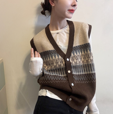 2025冬季新款复古提花V领针织开衫马甲女百搭显瘦叠穿背心毛衣