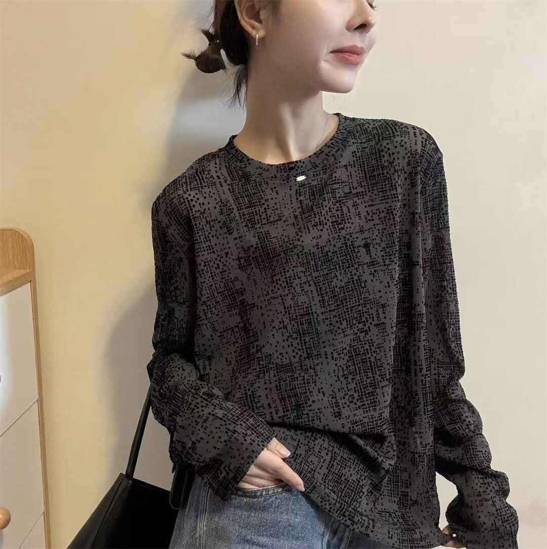 2026春季新款长袖T恤女通勤风圆领宽松印花上衣显瘦打底衫31272