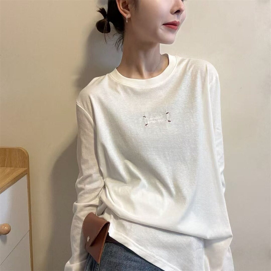 2026春季新款韩系休闲风白色长袖T恤女圆领宽松百搭刺绣上衣31281