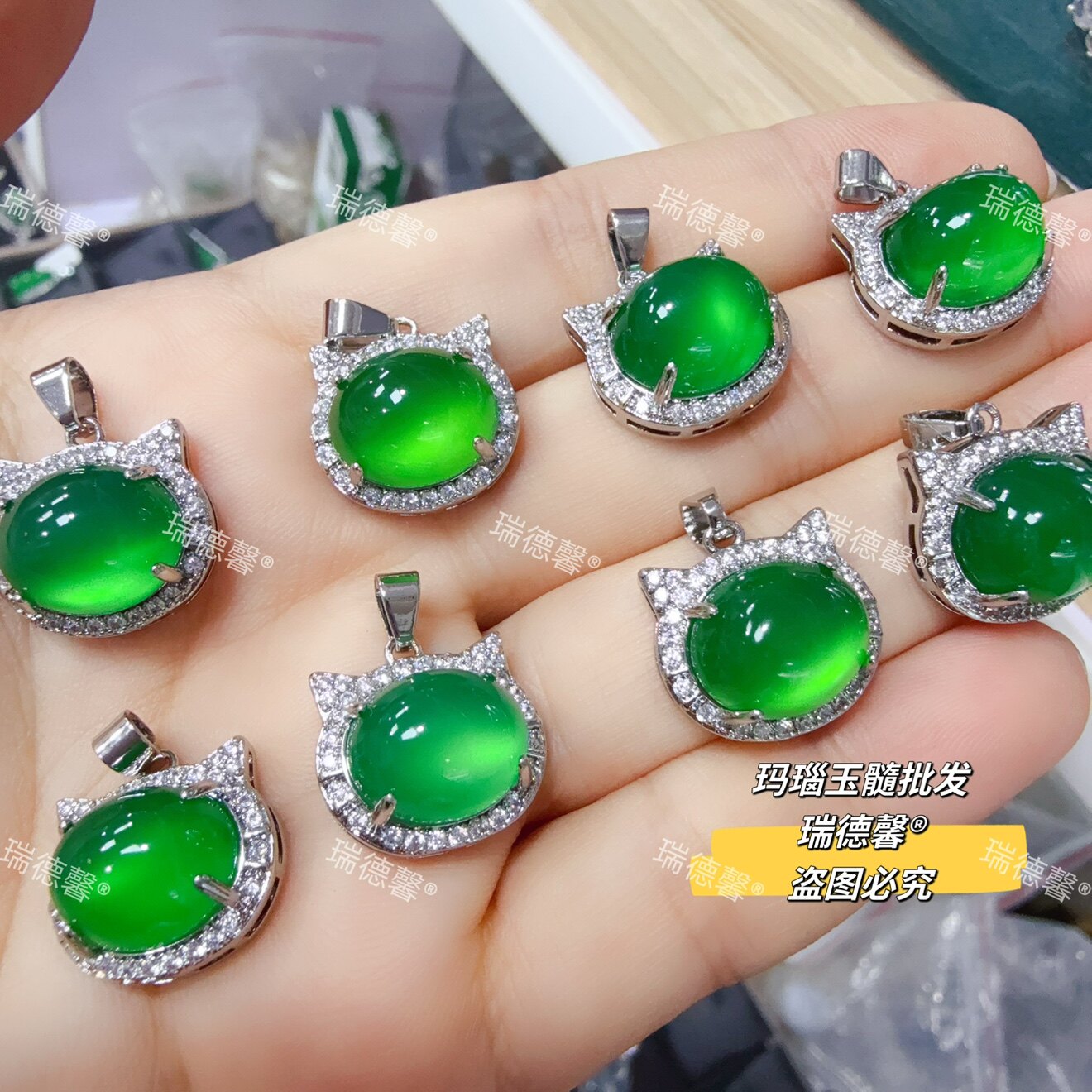 帝王绿玉髓小猫吊坠玛瑙玉小项链