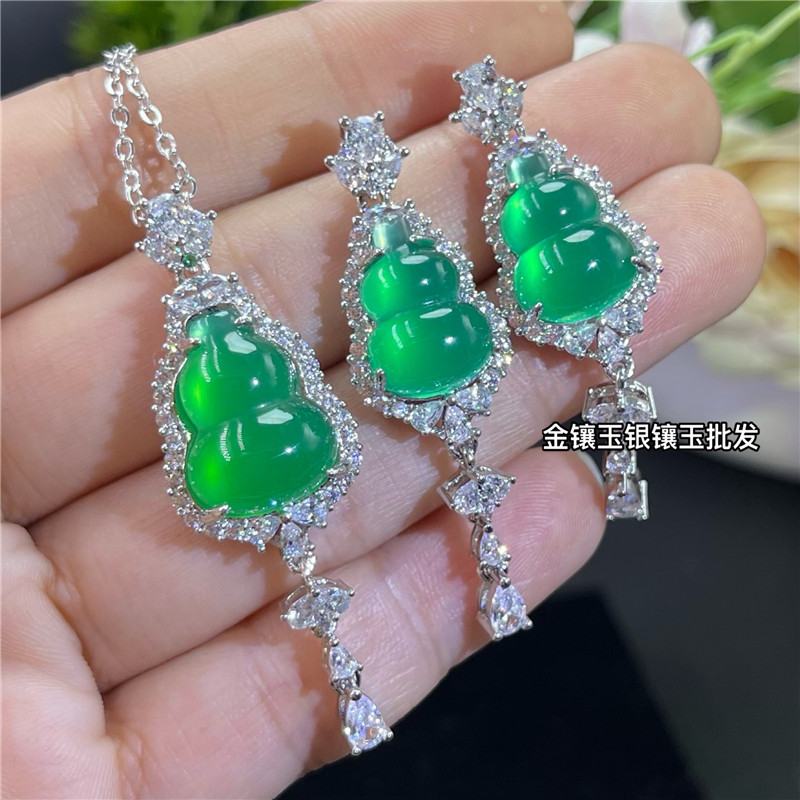 绿玉髓玉髓工厂锁骨链帝王绿吊坠