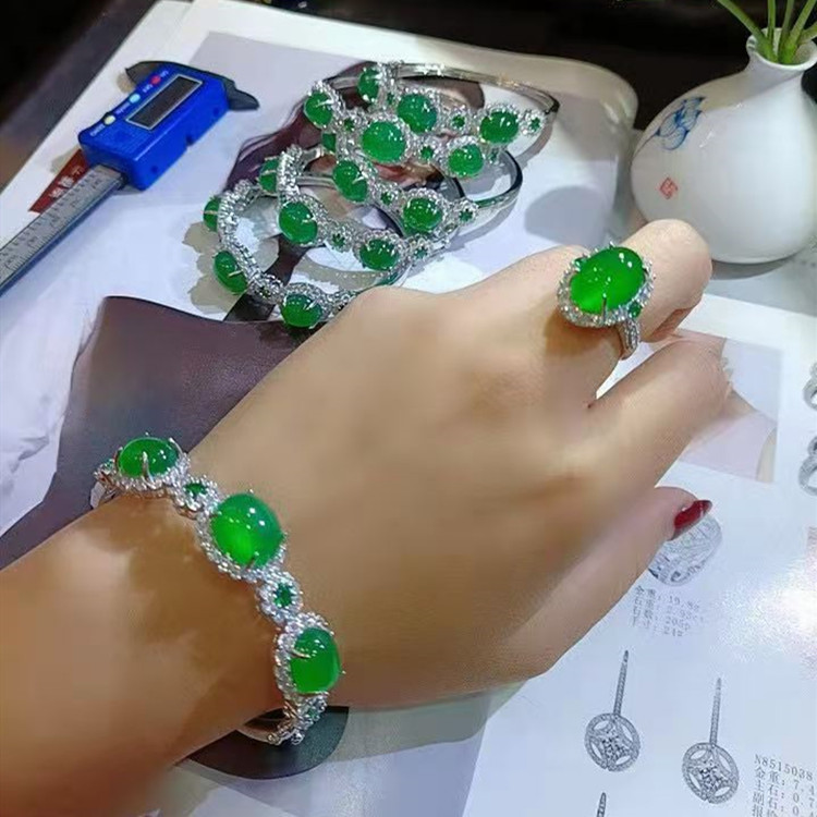 新款天然冰绿玉髓手镯镀金镶嵌女