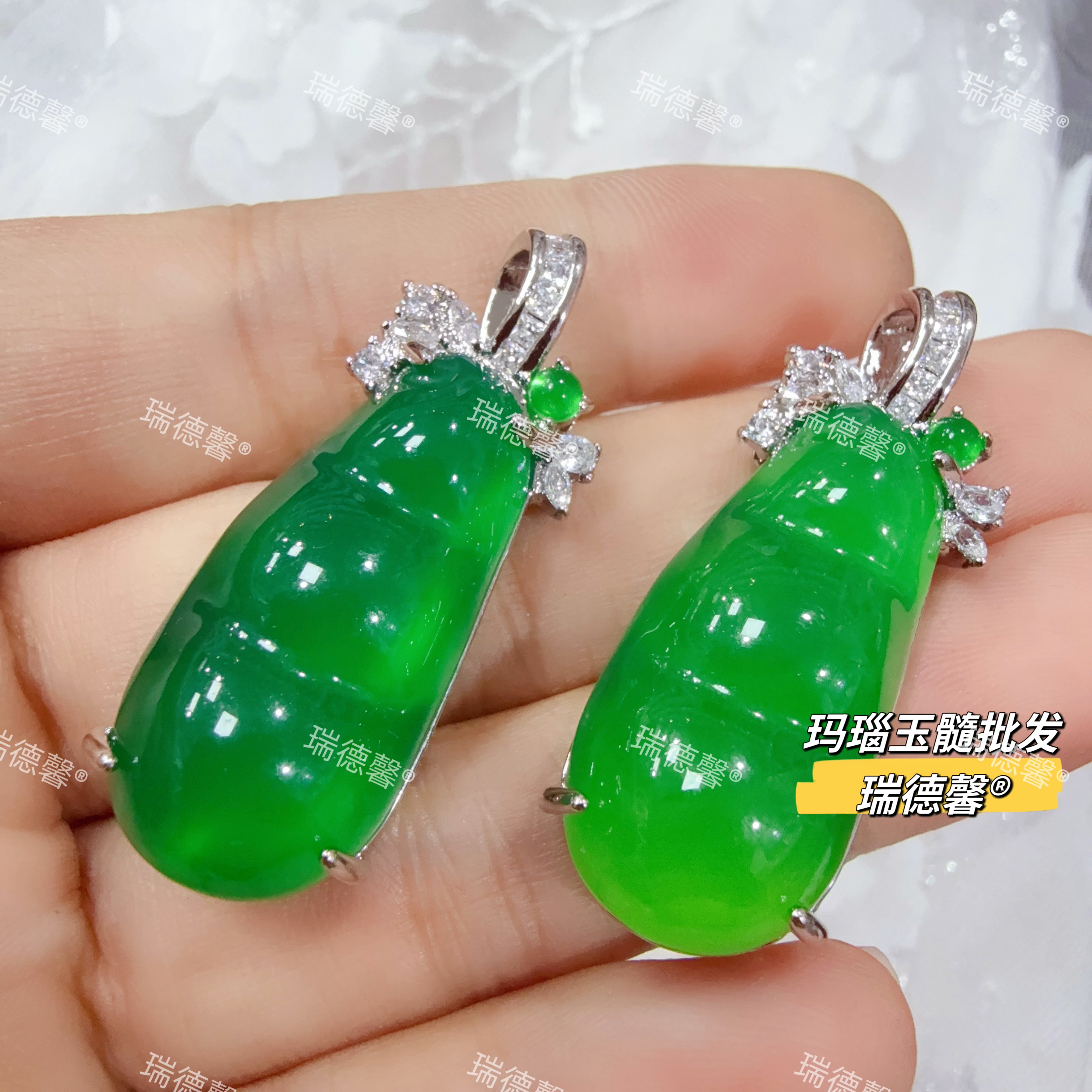 绿玉髓豆角吊坠福豆玛瑙玉髓批发