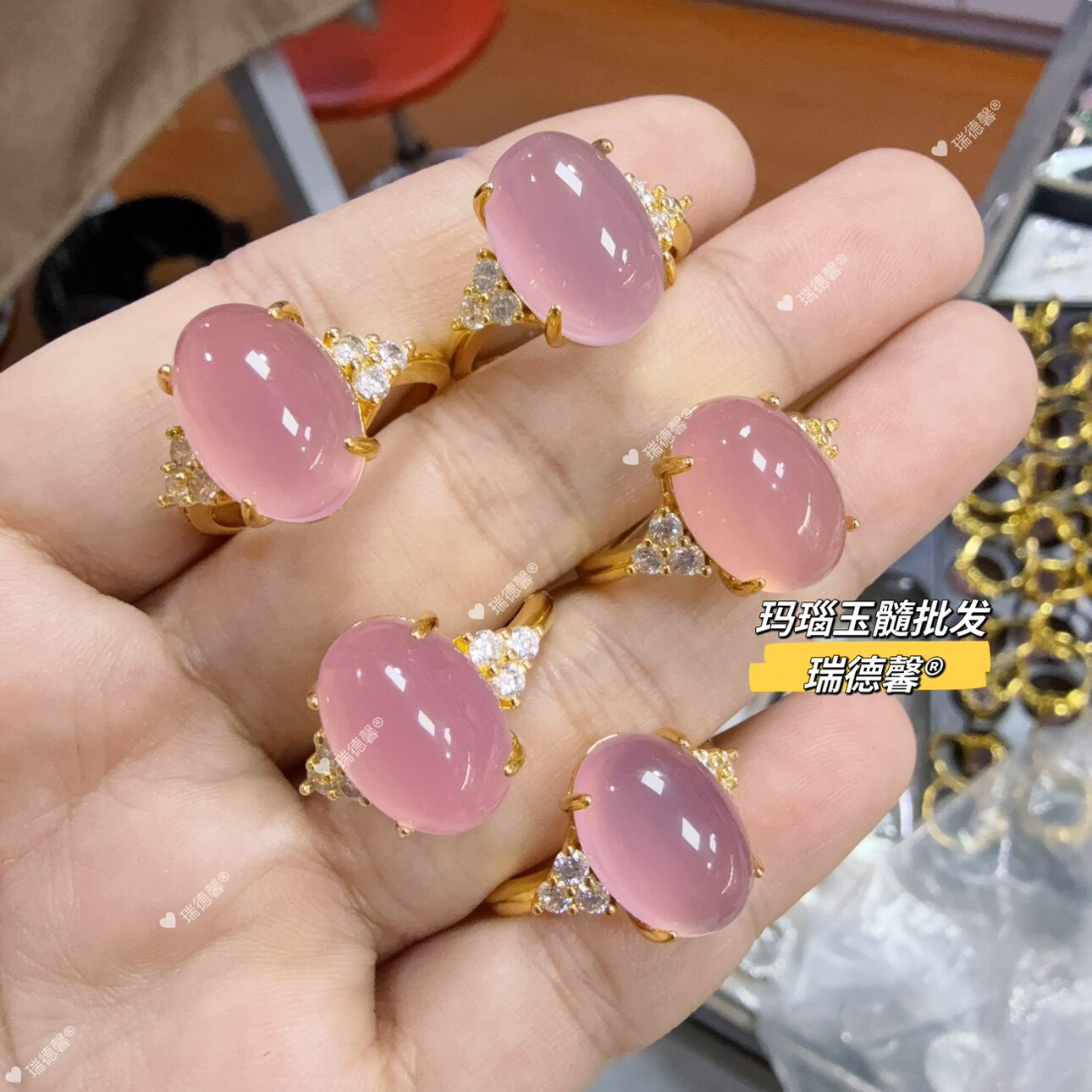 冰种粉玉髓戒指粉色玛瑙玉石指环图片