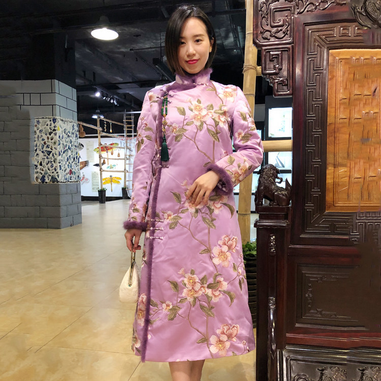 杜鹃花刺绣 新中式满身绣花斜襟盘扣粉色水貂毛棉旗袍连衣裙女