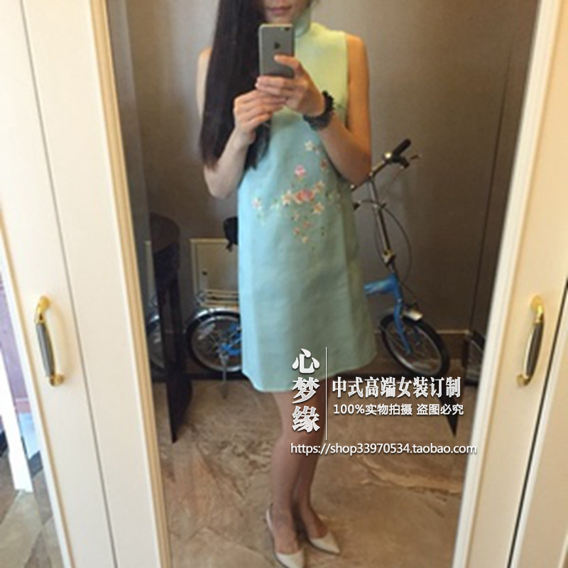 新款绣花连衣裙背心真丝面料中式立领蕾丝宽松裙直排扣夏姿同款