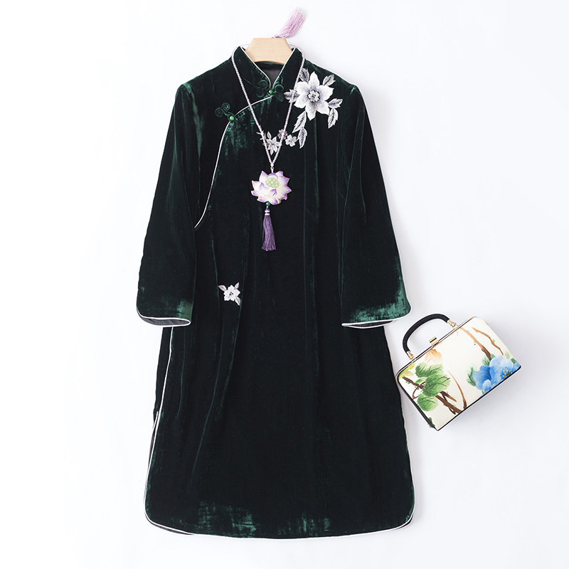 高端精品 新中式复古文艺刺绣真丝丝绒玉扣宽松旗袍连衣裙女